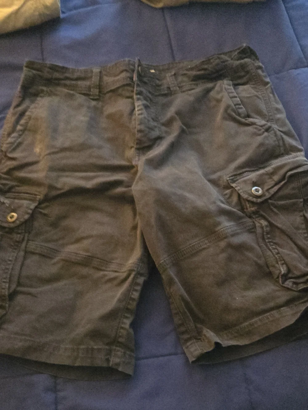 American Eagle Outfitters Men's Cargo Shorts in BLACK
